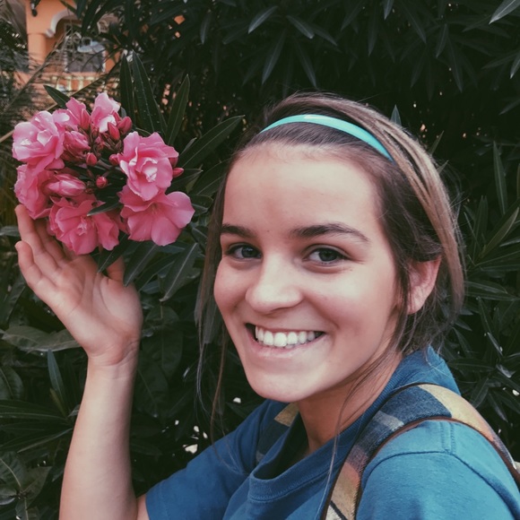 Meet your Posher, Olivia - Picture 1 of 1